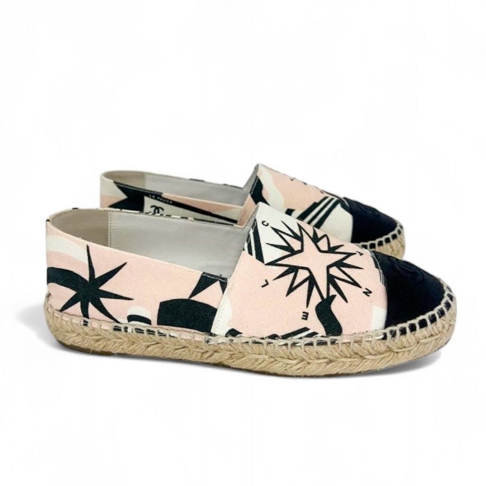 CHANEL La Pausa Ecru Star Print Canvas Cap Toe CC Logo Espadrilles Size … - Picture 4 of 16